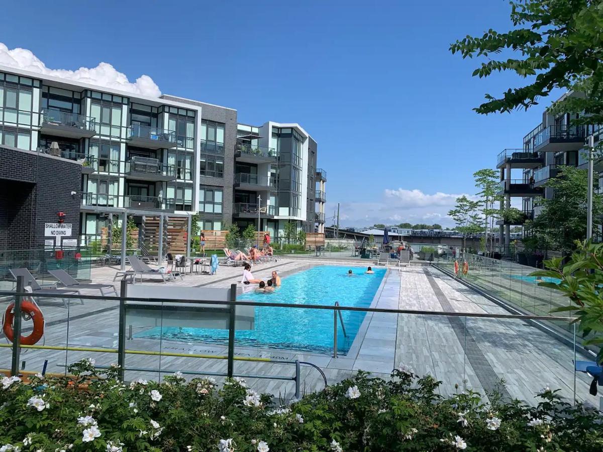 Pet Friendly Condos At Friday Harbour Innisfil Kültér fotó