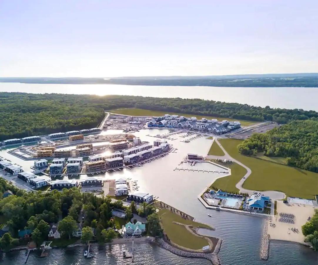 Pet Friendly Condos At Friday Harbour Innisfil Kültér fotó