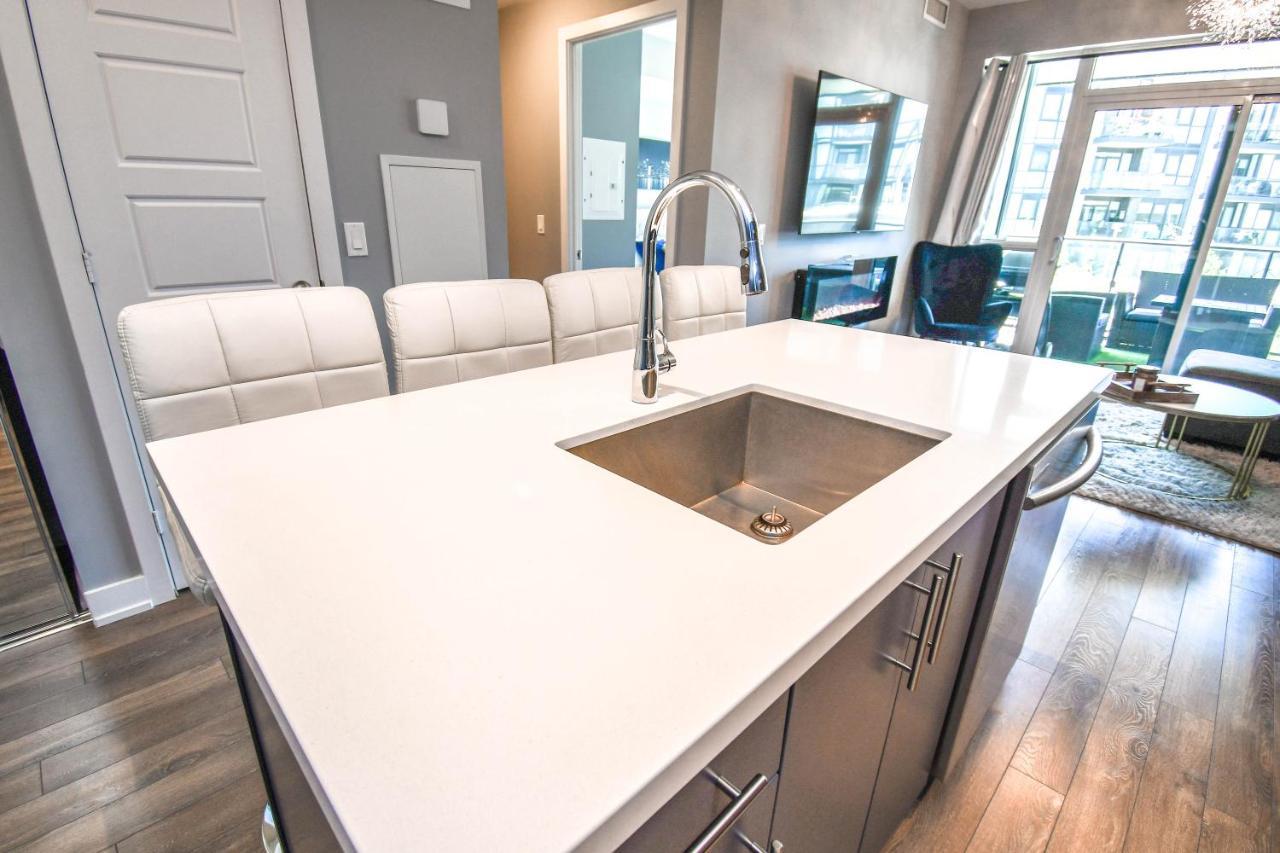 Pet Friendly Condos At Friday Harbour Innisfil Kültér fotó