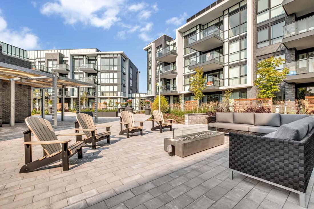 Pet Friendly Condos At Friday Harbour Innisfil Kültér fotó